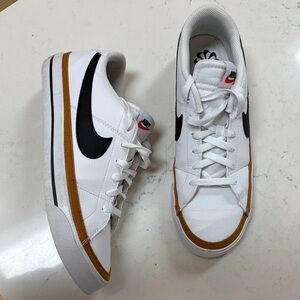 Nike White and Black Classic Sneakers